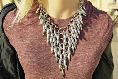Collier en pointe avec picots
