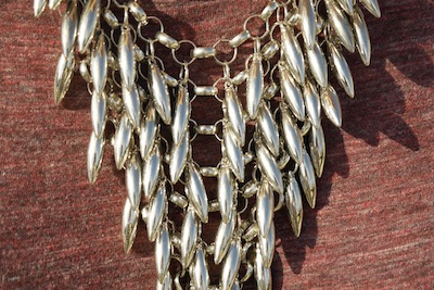 Collier en pointe avec picots